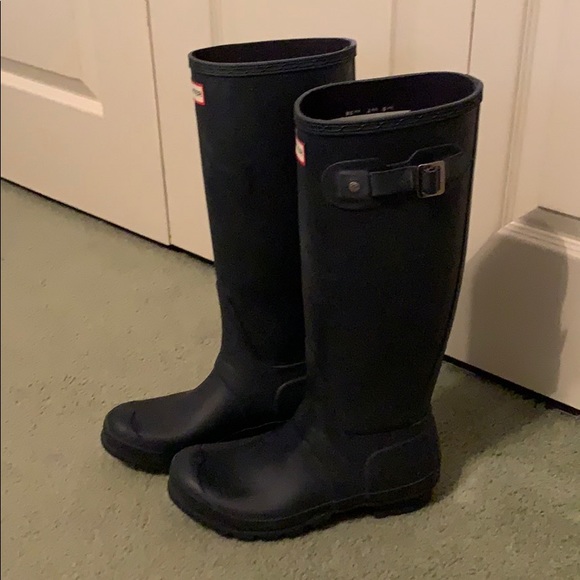 Navy blue Hunter rain boots - Picture 2 of 7